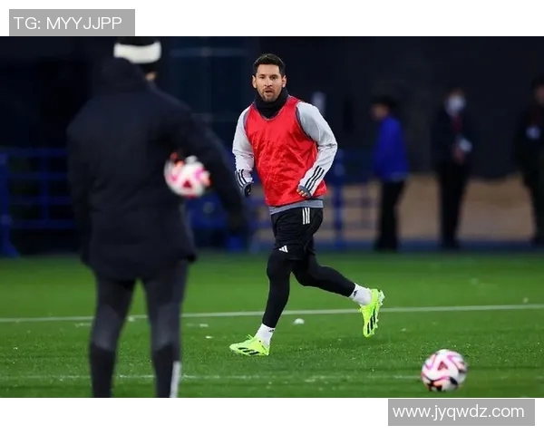 梅西赛场细节动作引发关注 专家解读小动作背后的技术与心理